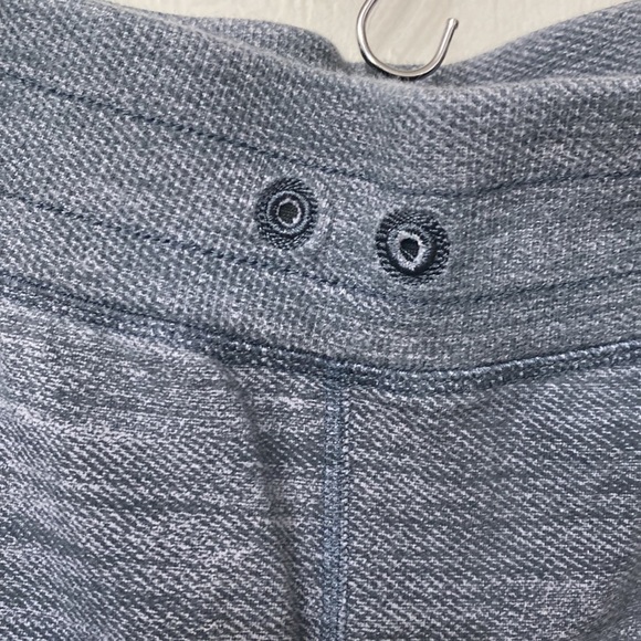 Lululemon grey crop joggers size 8 - Picture 5 of 10